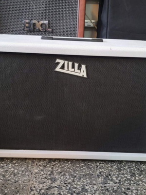 Zilla 2x12 guitar cabinet like new with Celestion Vintage 30 speakers