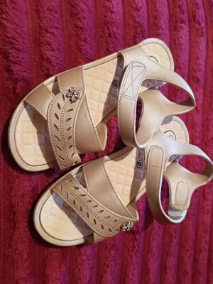 Летни сандали нови номер 38 бежови