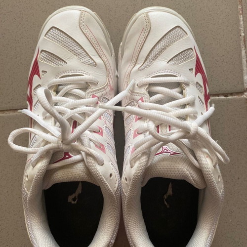 Mizuno volleyball shoes used, pink, size 38