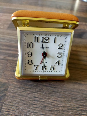 Mechanical analog table clock used, works