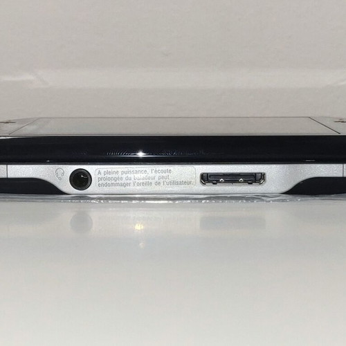 PSP GO console like new with original cables and 4GB memory card