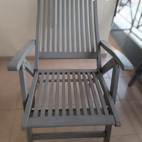 Garden table with 4 chairs and cushions like new