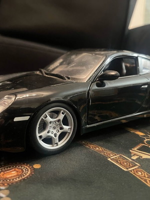 Porsche Carrera black 1:18 like new