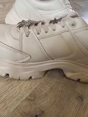 Zara sneakers white size 38.5 like new