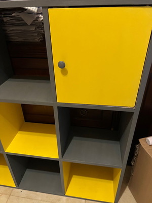 Ράφια μεταχειρισμένα σε άριστη κατάσταση, βαμμένα με χρώματα κιμωλίας