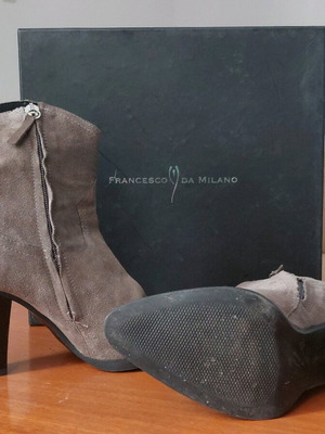Francesco Milano gray ankle boots with low heel like new