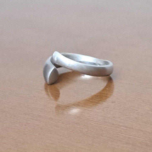 Silver ring with open spiral design like new