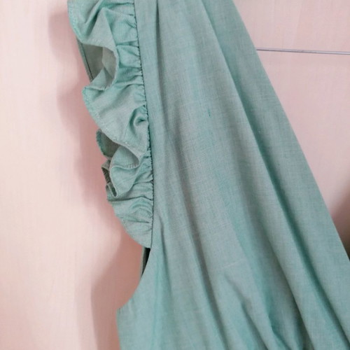 Long two-tone dress with matching scarf like new, size large