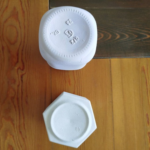 Glass jars used, set with screw lids, 720ml and 220ml