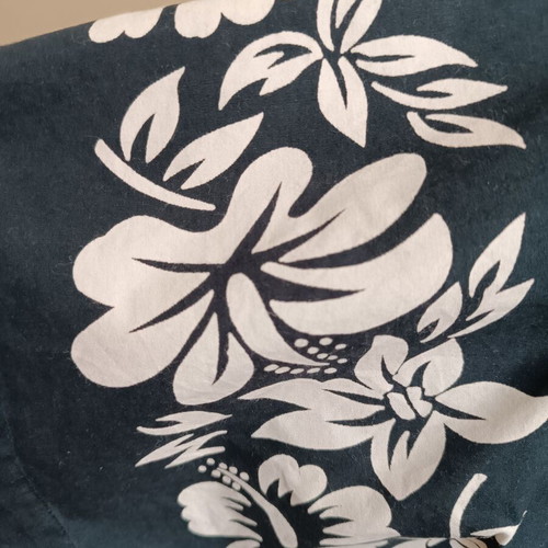 Cotton shirt used, dark blue, Hawaiian style, size Large