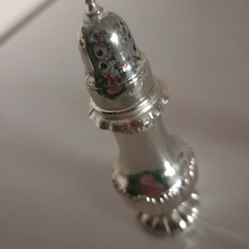Salt and pepper set like new