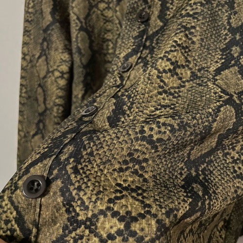 Animal print shirt like new, olive black, thick fabric, size S