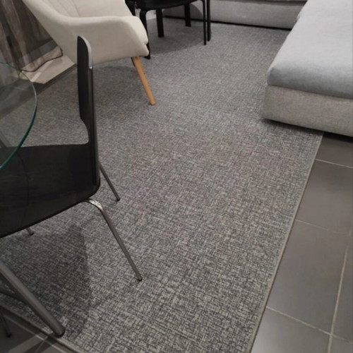 Grey carpet rug 3.00 × 1.90 m with subtle pattern