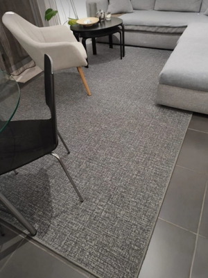 Grey carpet rug 3.00 × 1.90 m with subtle pattern