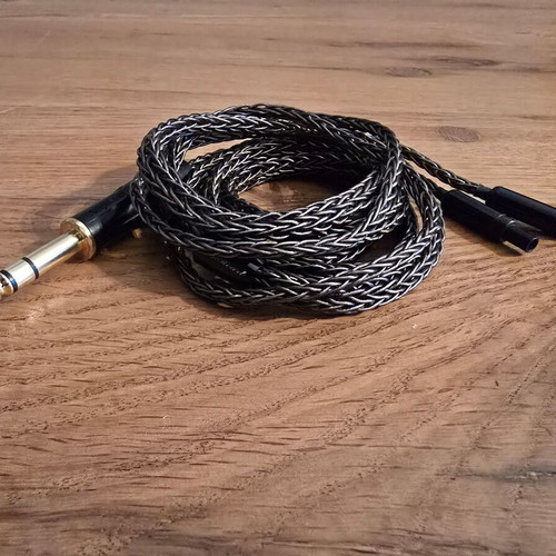 Sennheiser HD 800 used wired headphones with case and extra pads