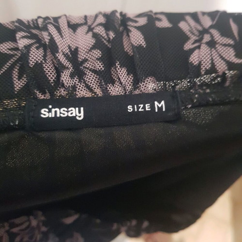 Sinsay skirt like new, size M, black with pink