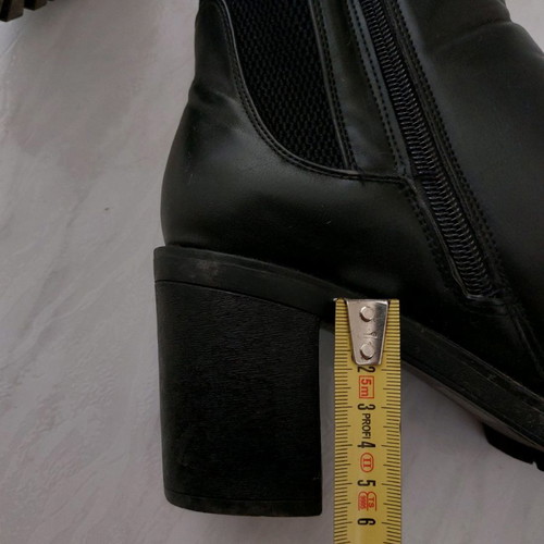 Black ankle boots used size 39 with zipper and 6cm heel
