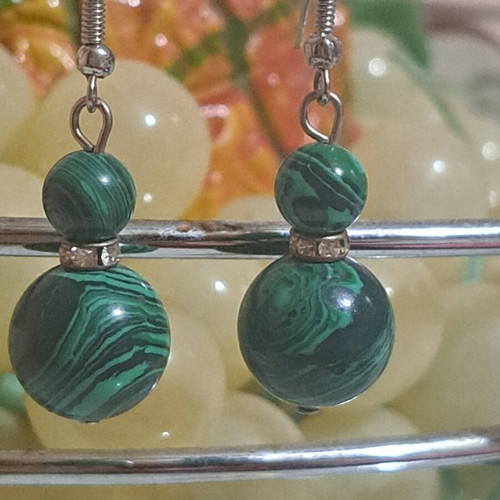 Modern earrings with green beads and silver metallic elements new