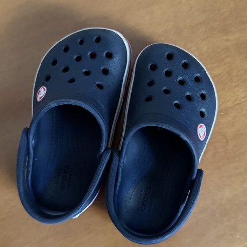 Crocs kids shoes size 6 (22-23), like new