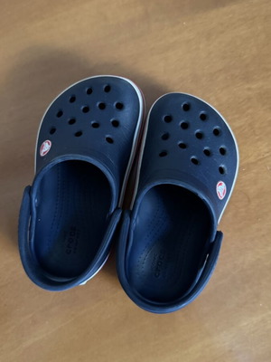 Crocs kids shoes size 6 (22-23), like new