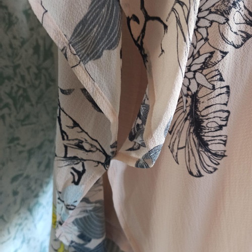 Vero Moda blouse new, crepe fabric, size S-M