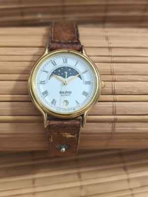 Sanyo Quartz wristwatch used with moon phase indicator