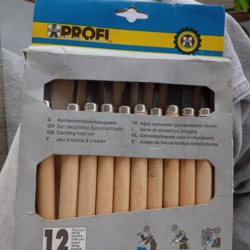DIY woodcarving and cutting tools set like new