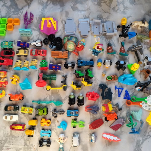 Kinder figures and miniatures used, including Bob Builder, Sonic, Rabbids