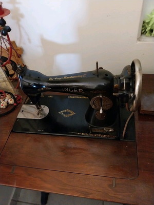 Ραπτομηχανή Singer Manufacturing Co. σαν καινούργιο με έπιπλο, τέλη 1800 αρχές 1900