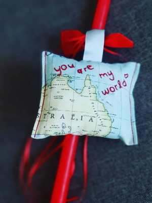 Χειροποίητη λαμπάδα χάρτης με κέντημα καινούργια