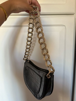 Black shoulder bag with gold chain like new