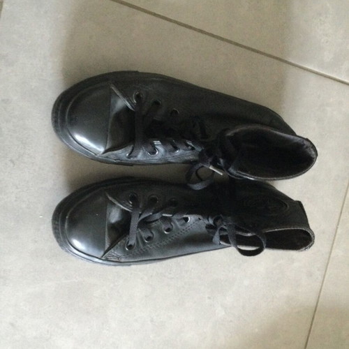 AllStar athletic shoes black leather like new size 5