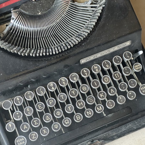 Invicta Torino 1938 typewriter used with Greek keyboard and case