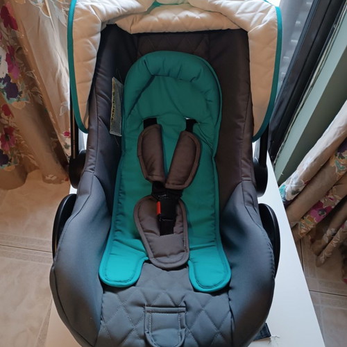 Car seats for newborns used, excellent condition, set of 2