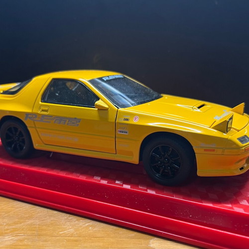 Mazda RX7 1:24 scale model car like new