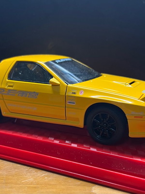 Mazda RX7 1:24 scale model car like new