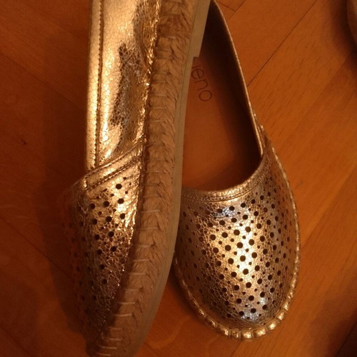 Women's shoes new, gold color, size 36