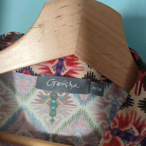 Geisha blouse size M like new, lightweight multicolor fabric