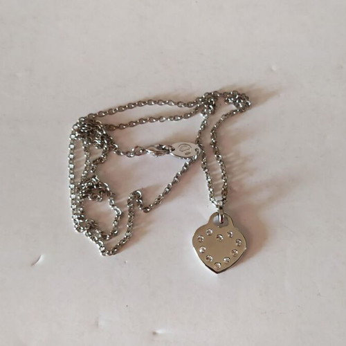 Sony Ericsson metal pendant like new heart-shaped with chain