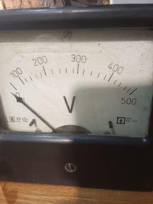 Analog panel mount voltmeter BDS 4380 1952, bakelite