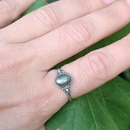 Ring with Labradorite adjustable size, silver plated, new