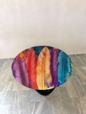 Modern glass coffee table with feather design 90x90 cm