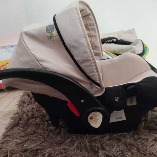 Kangaroo baby set like new with chair, relax and car seat