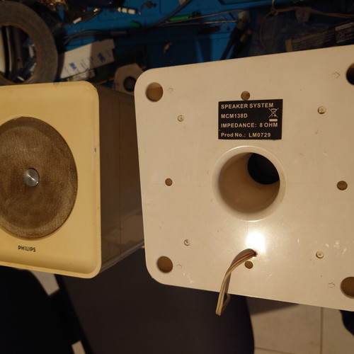 Philips floor speakers used without plug