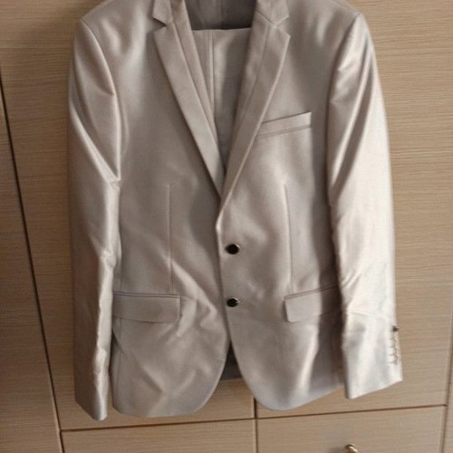 Grey suit with fuchsia tie like new, slim fit