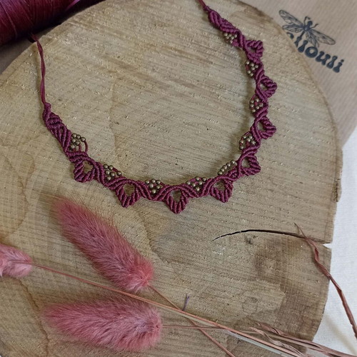Macrame burgundy necklace with bronze beads and adjustable length
