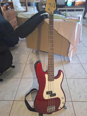 Fender Squire Electric Bass guitar like new