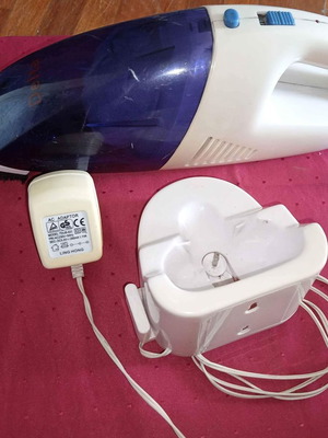 Car and home vacuum cleaner used 20W with charging base