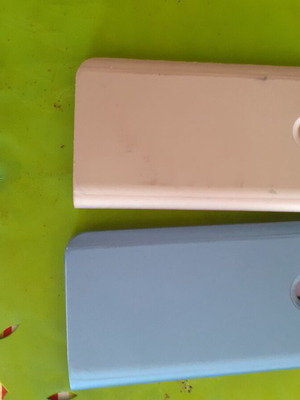 Θήκες πορτοφόλι για Samsung J7, μία καινούργια και μία ελαφρώς μεταχειρισμένη με μικρό σπάσιμο στη γωνία