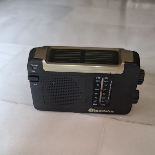 Roadstar TRA-500DS Portable Radio like new with Solar Panel and Crank